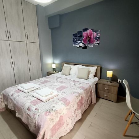 Couple'S Escape Apartment เอเธนส์ ภายนอก รูปภาพ