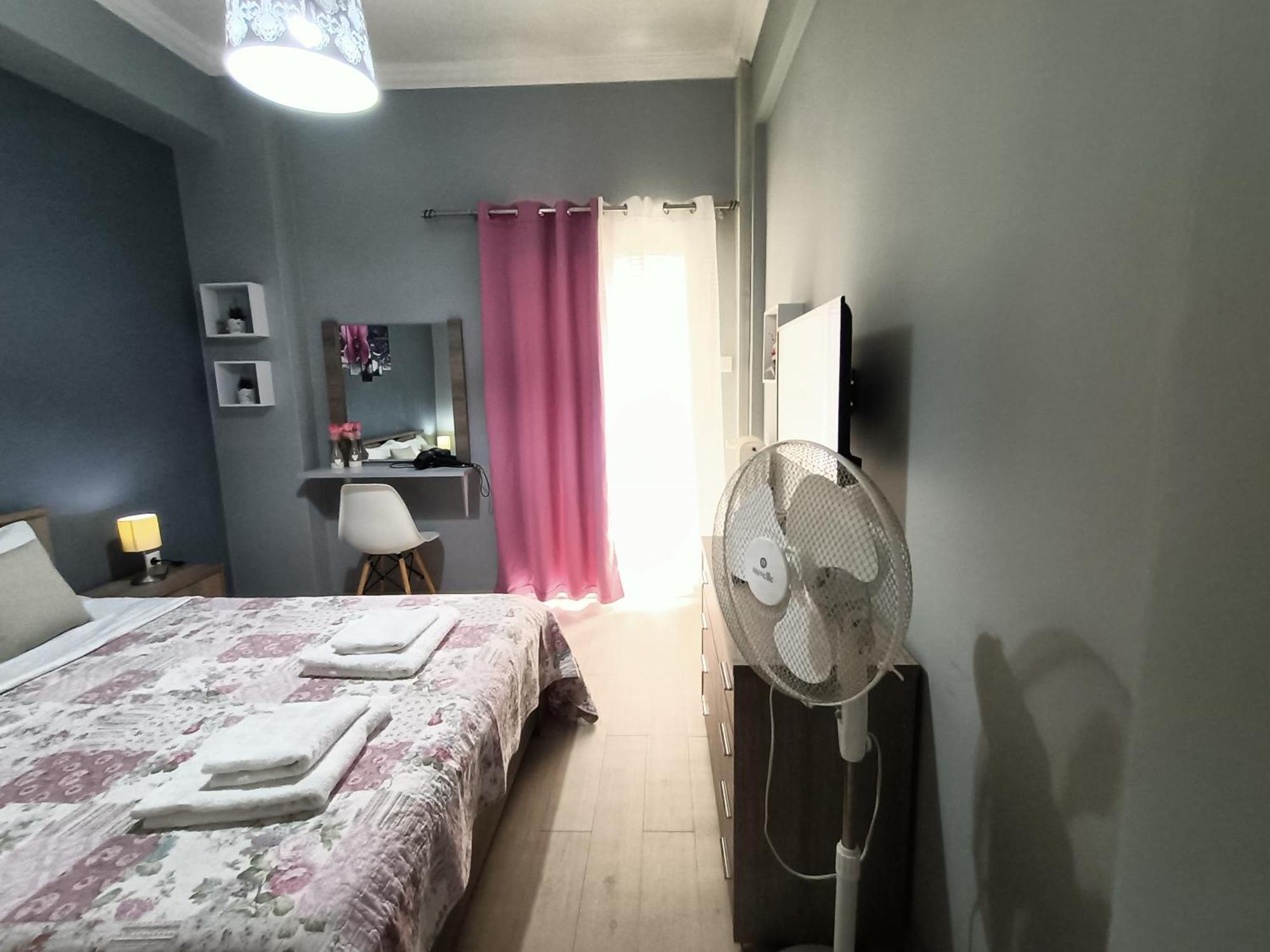 Couple'S Escape Apartment เอเธนส์ ภายนอก รูปภาพ
