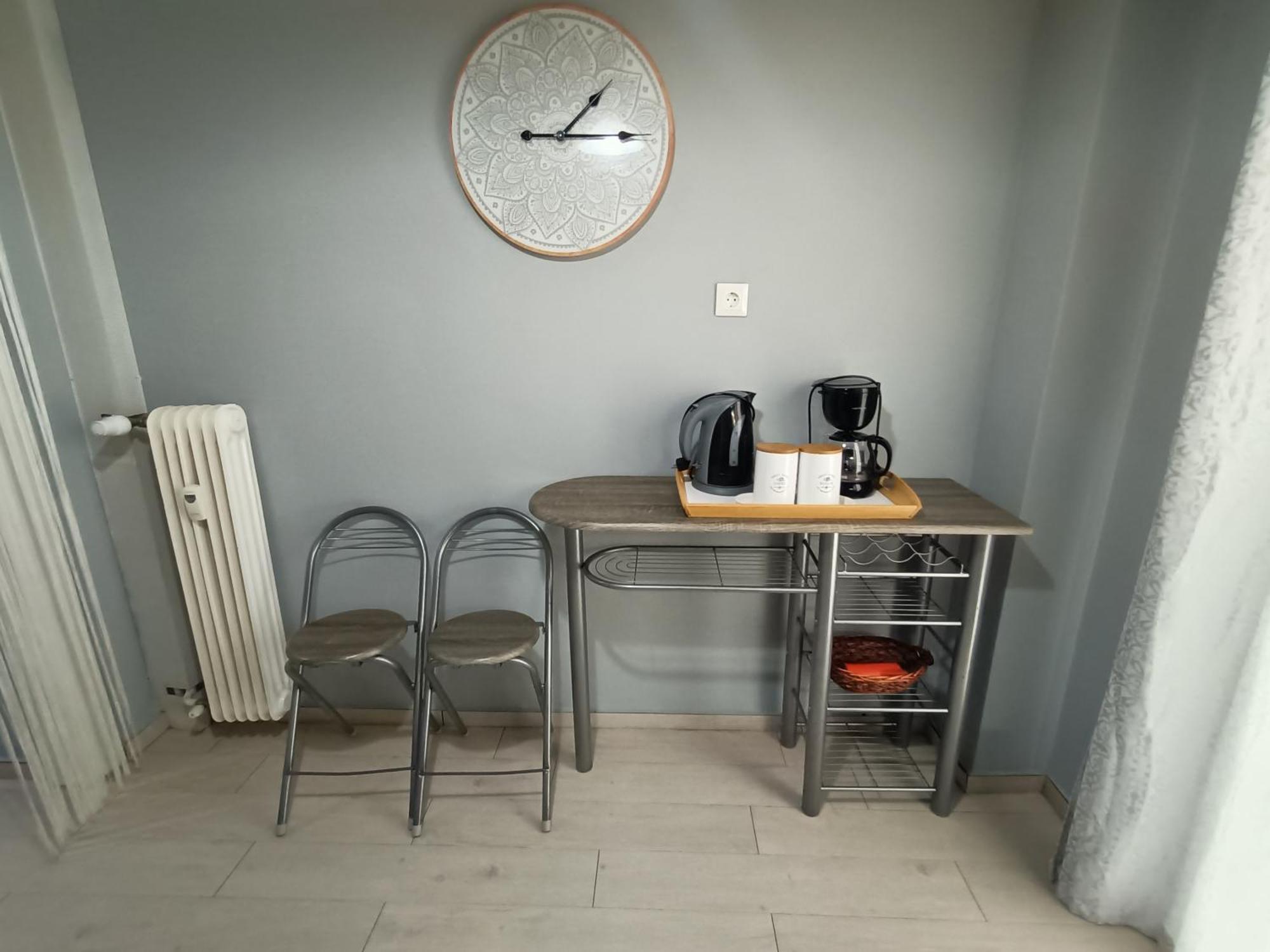 Couple'S Escape Apartment เอเธนส์ ภายนอก รูปภาพ