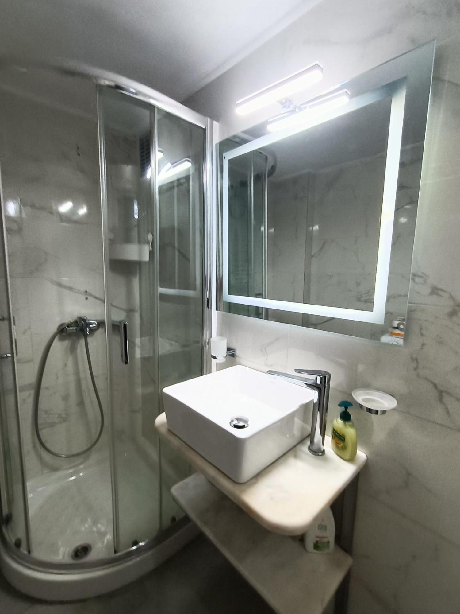 Couple'S Escape Apartment เอเธนส์ ภายนอก รูปภาพ